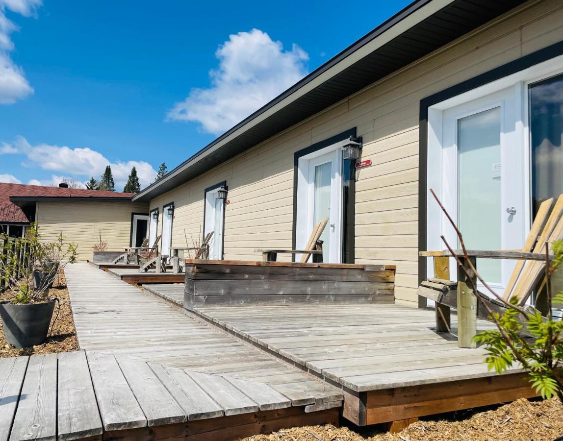 Attitude Montagne Saint Adolphe D'Howard Exterior foto