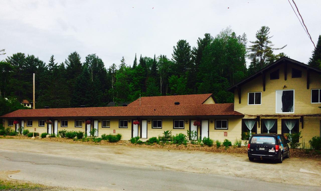 Attitude Montagne Saint Adolphe D'Howard Exterior foto