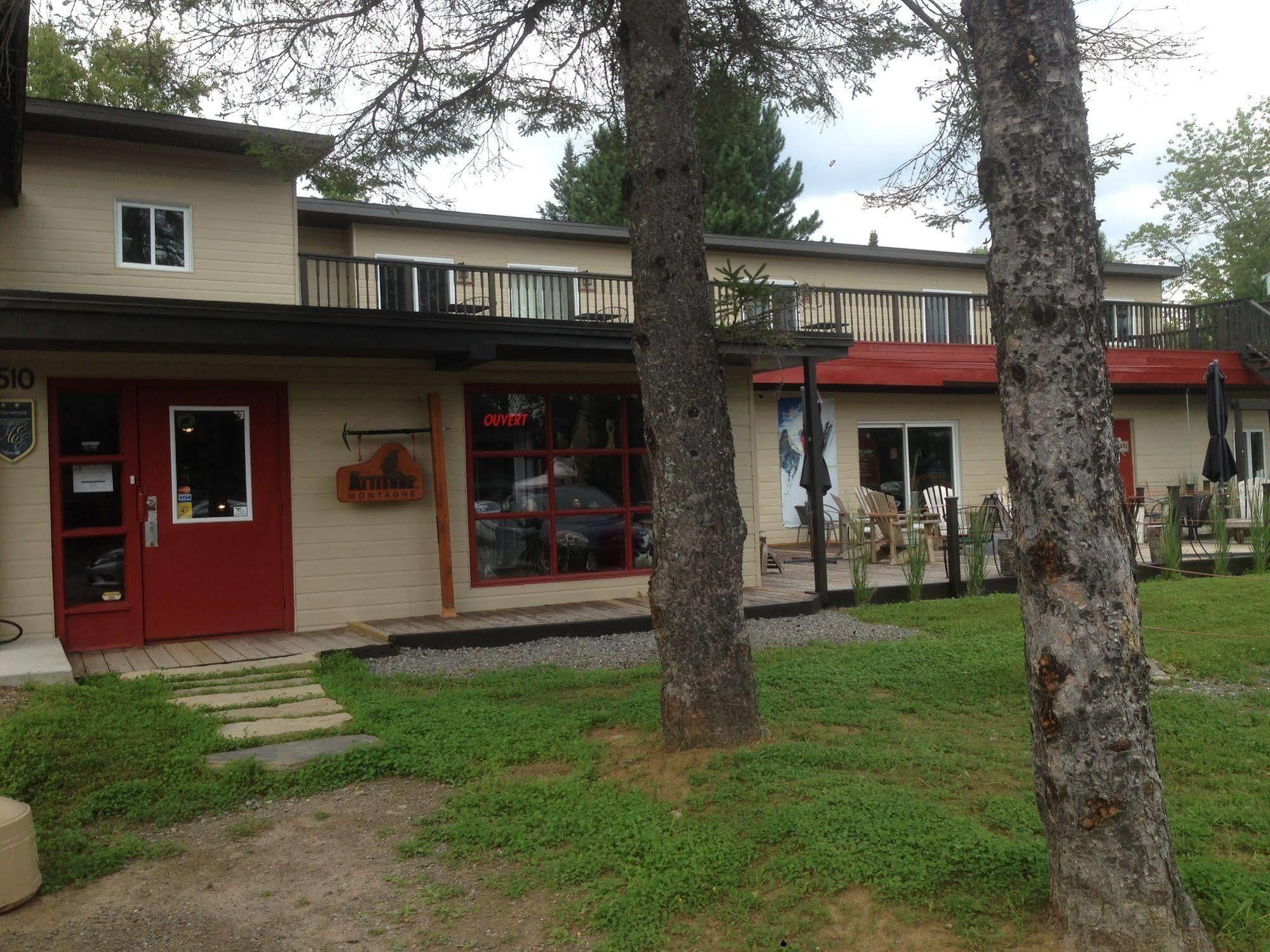 Attitude Montagne Saint Adolphe D'Howard Exterior foto